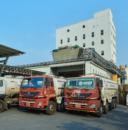 Two trucks at Burakia Industries for fast delivery of formaldehyde and paraformaldehyde